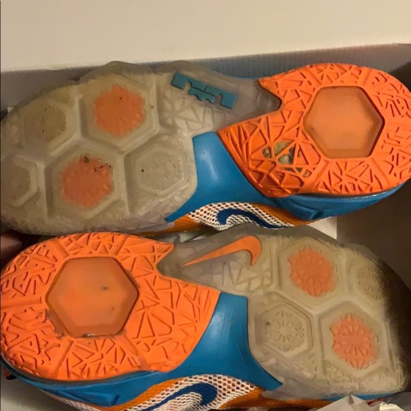 Lebron James - Picture 2 of 7